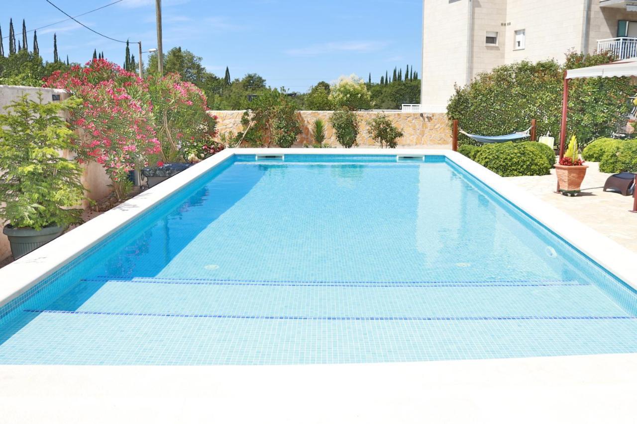 Čilipi Villa Grand Pinea מראה חיצוני תמונה